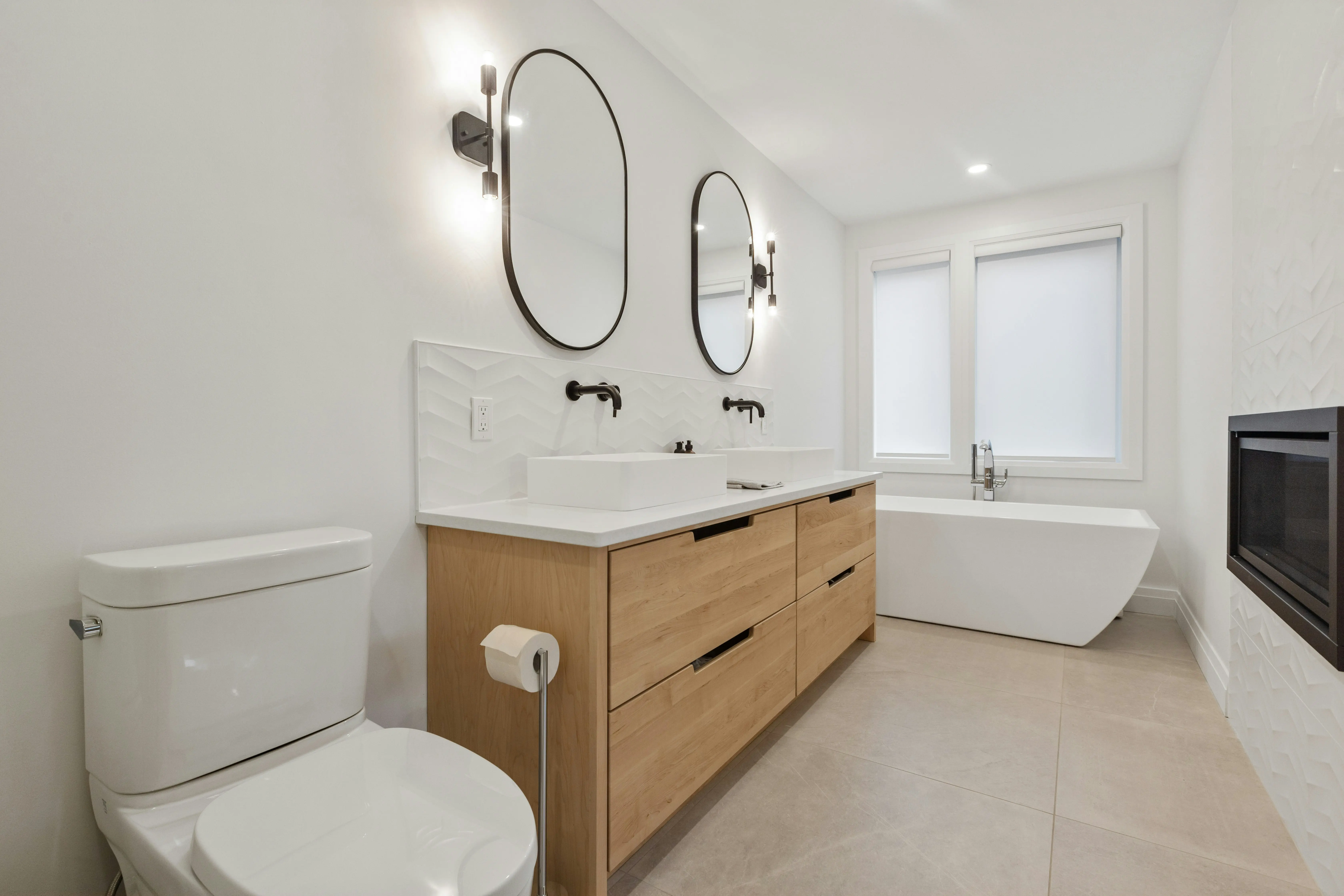 Rénovation salle de bain haut de gamme double vasque et baignoire îlot — SDR Plomberie La Baule