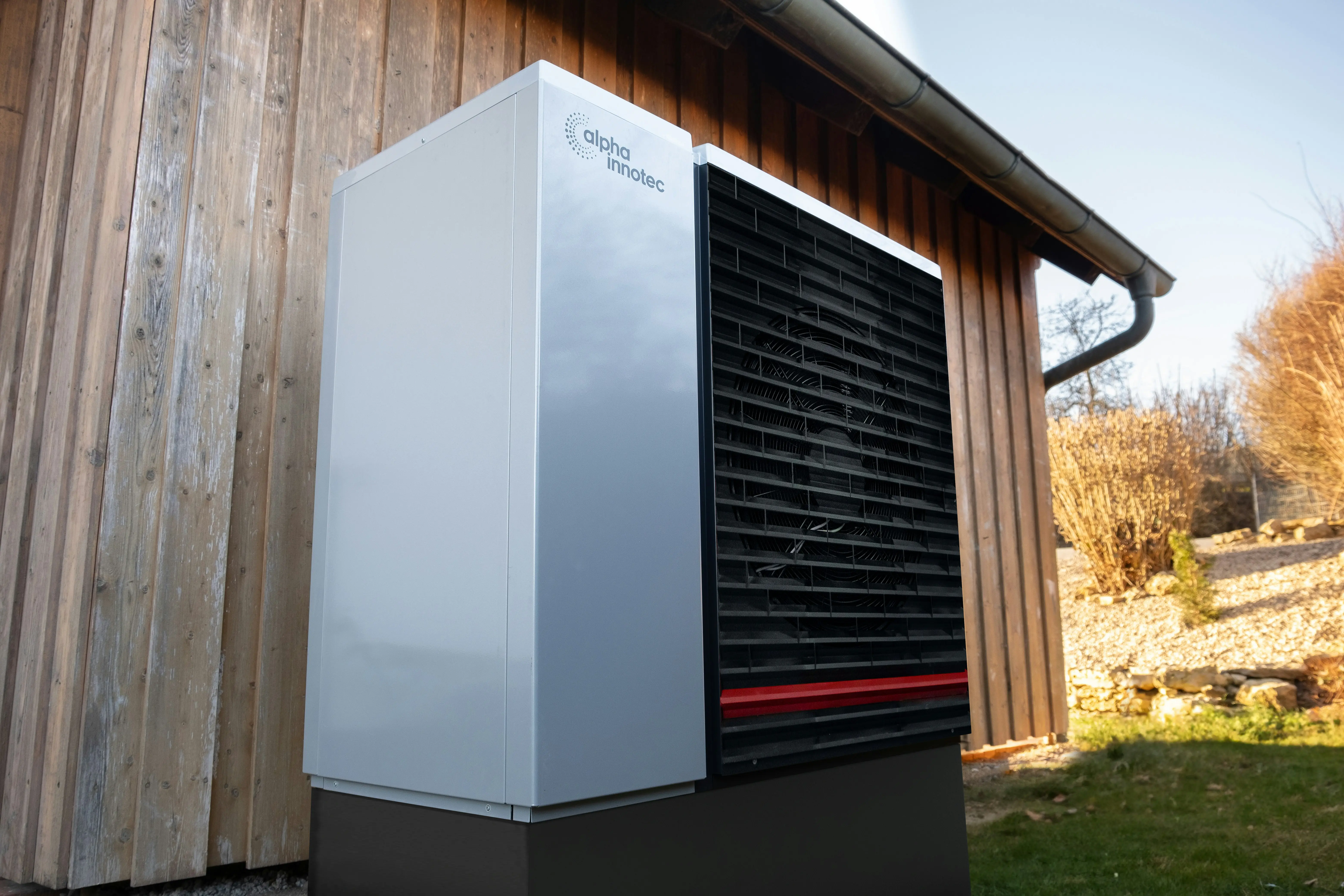 Entretien pompe à chaleur air/eau installée en façade — SDR Plomberie La Baule